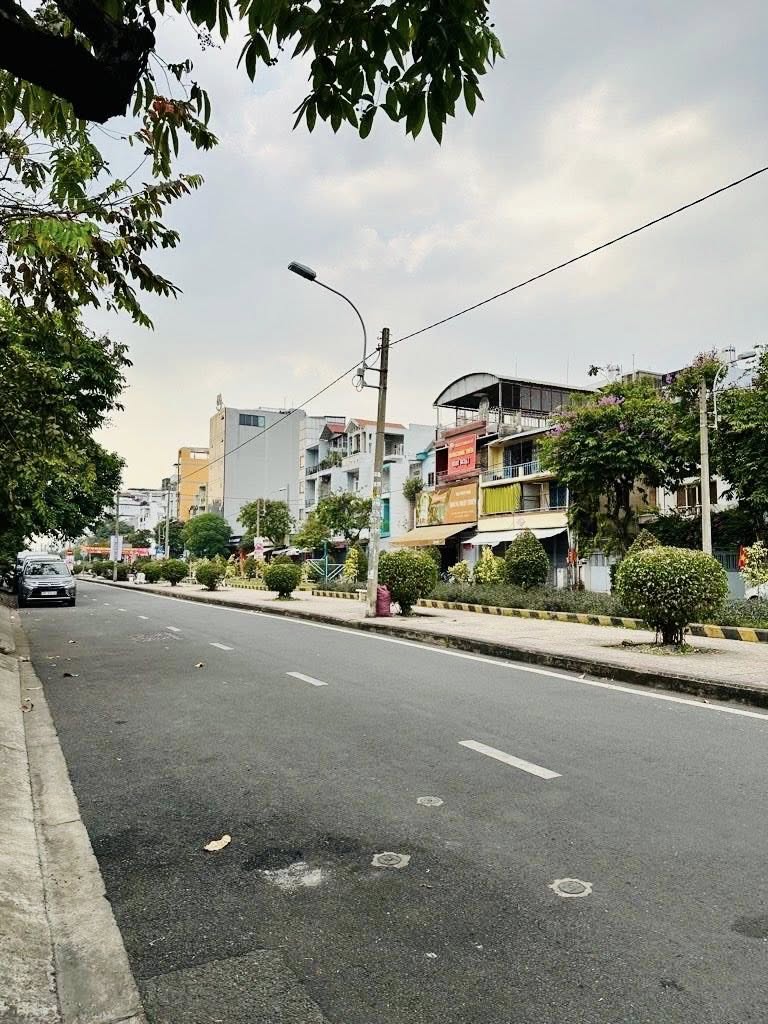 MẶT TIỀN VIEW CÔNG VIÊN – ĐƯỜNG 30M VỈA HÈ RỘNG – GẦN CHỢ F18 85M CHỈ 12.X