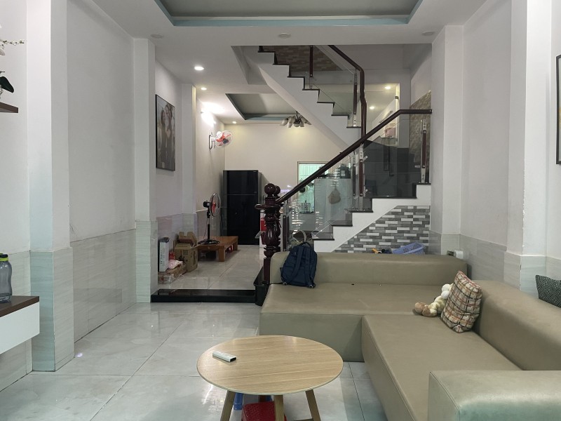 Bán nhà 3 tầng Quốc Lộ 13,, Hiệp Bình Phước, Thủ Đức. DT 60 m2, 4PN, 3WC, giá 7,4 tỷ, sổ hồng đầy đủ.