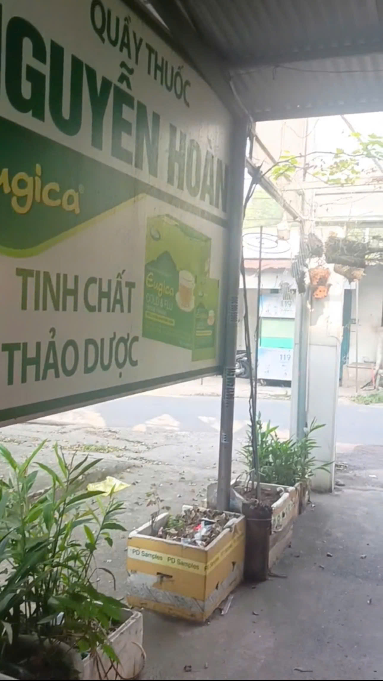 Do có việc về quê nên mình Sang quầy thuốc đã hoạt động 6 năm