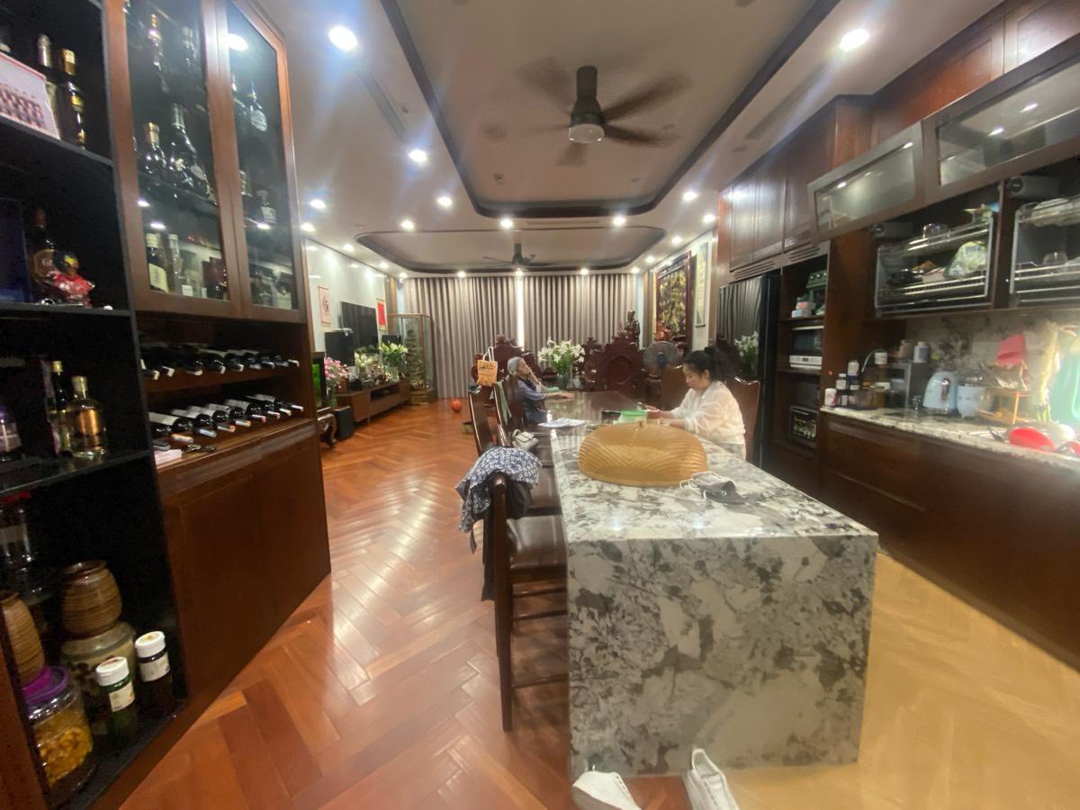 BÁN NHÀ ĐƯỜNG TRƯỜNG CHINH. 70M2 - 6 TẦNG. THANG MÁY. GARA Ô TÔ.