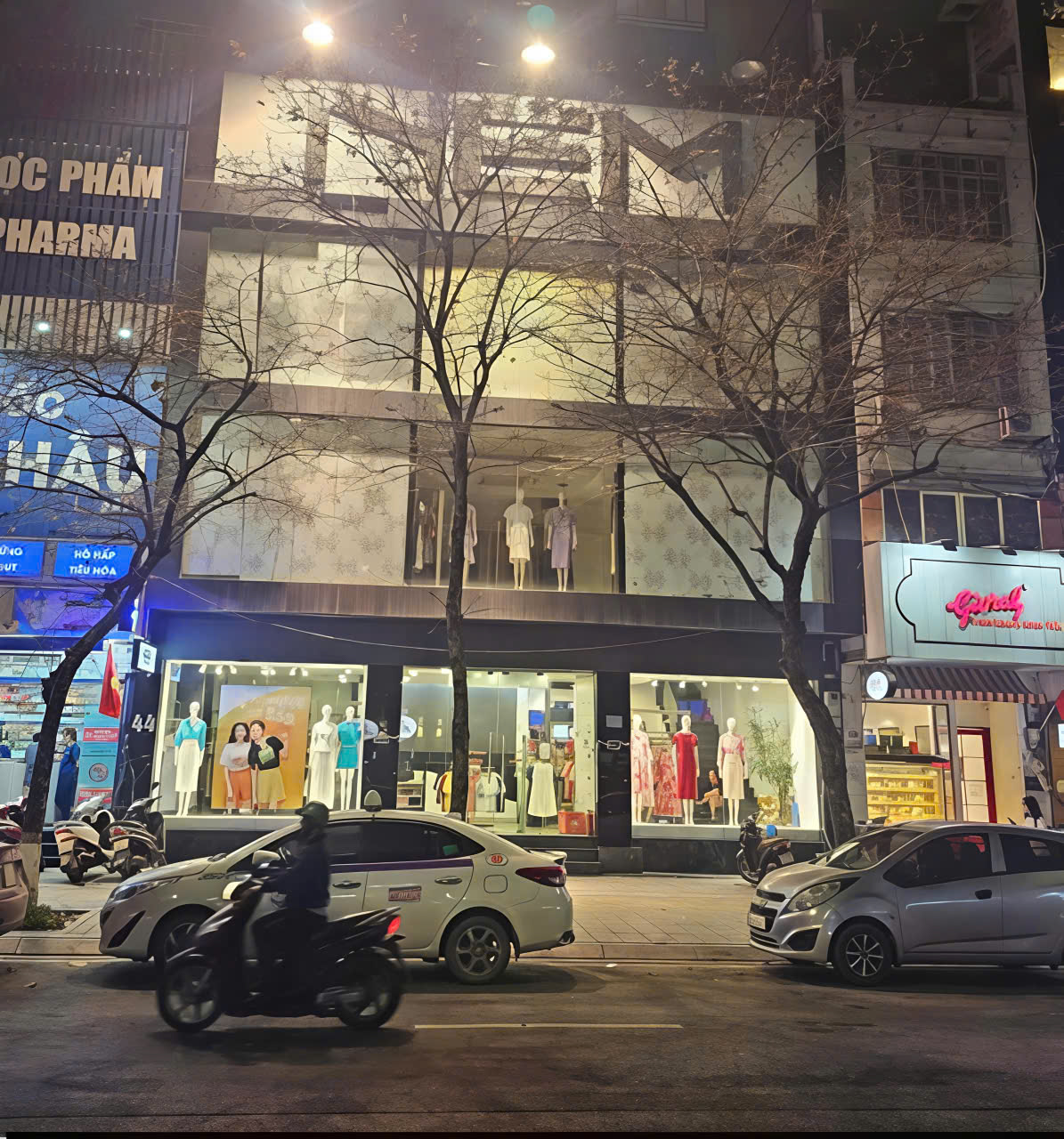 CHO THUÊ NHÀ LÔ GÓC VŨ PHẠM HÀM CẦU GIẤY HÀ NỘI Diện tích: 150m x 7 tầng Mặt tiền: 20m