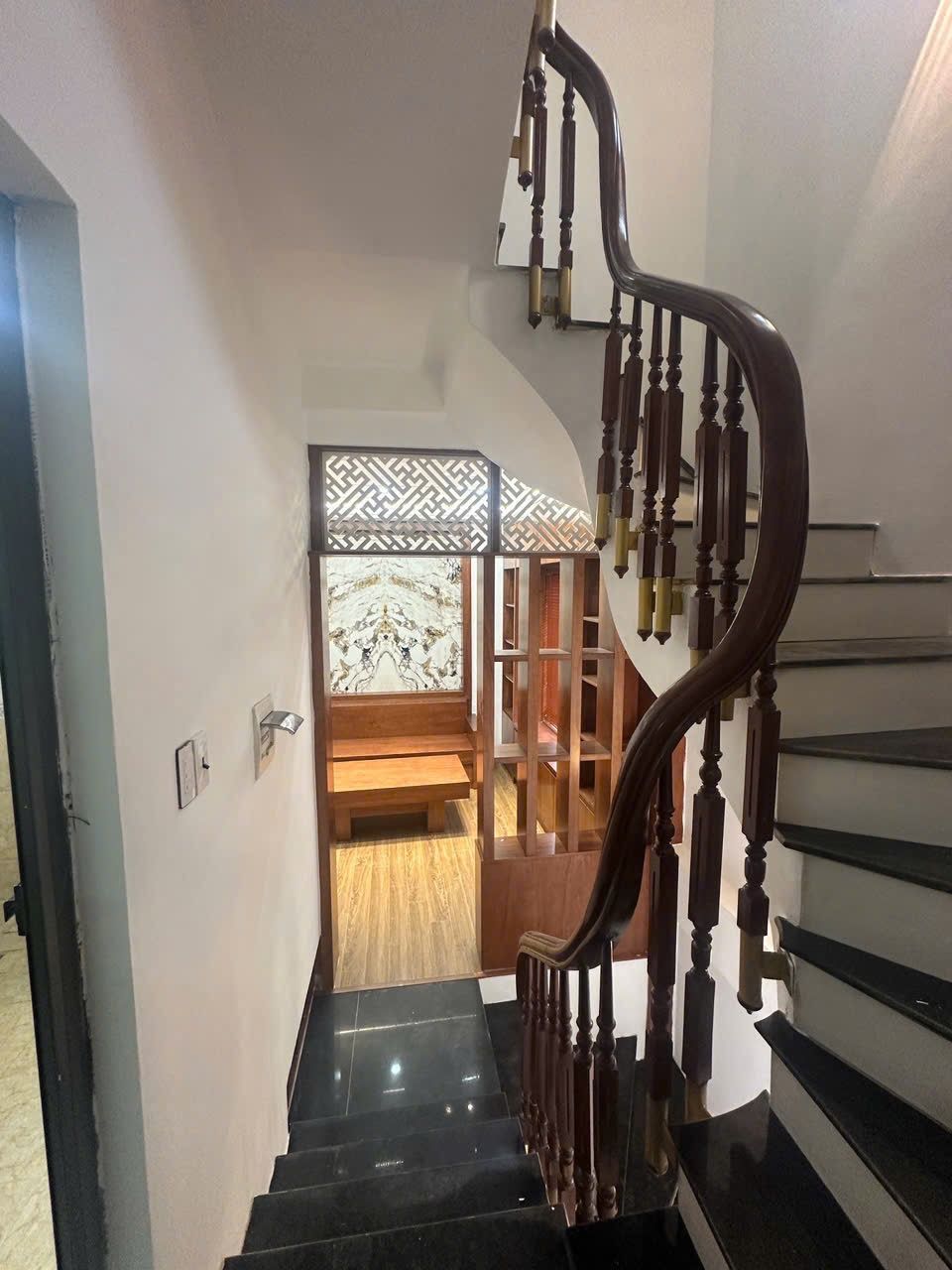 BÁN GẤP NHÀ KIM GIANG – CỰC HIẾM – SÁT SÂN CHƠI – CÁCH 1 NHÀ RA NGÕ Ô TÔ – 35M² × 4 TẦNG – TẶNG FULL NỘI THẤT – 8.6 TỶ