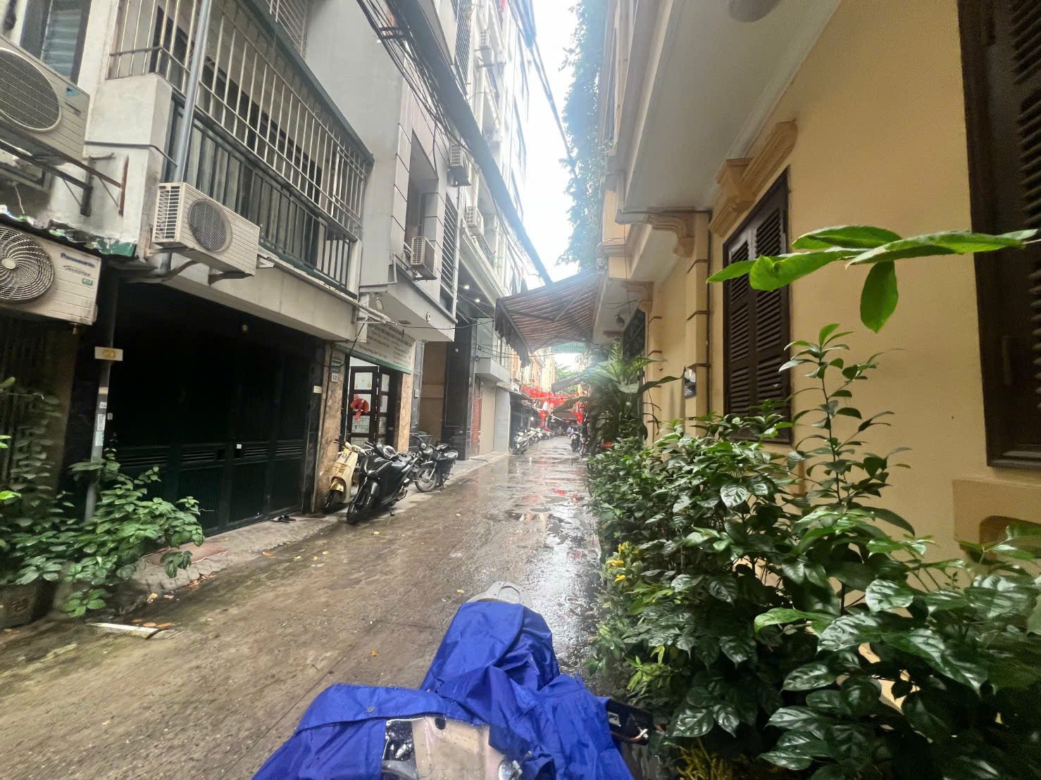 NHÀ THÁI HÀ – GẦN HỒ HOÀNG CẦU – NGÕ 4M – 2 THOÁNG TRƯỚC SAU – VỪA Ở VỪA KINH DOANH Vị trí đắc địa: Khu Thái Hà – Hồ Hoàng Cầu, trung tâm quận Đống Đa.