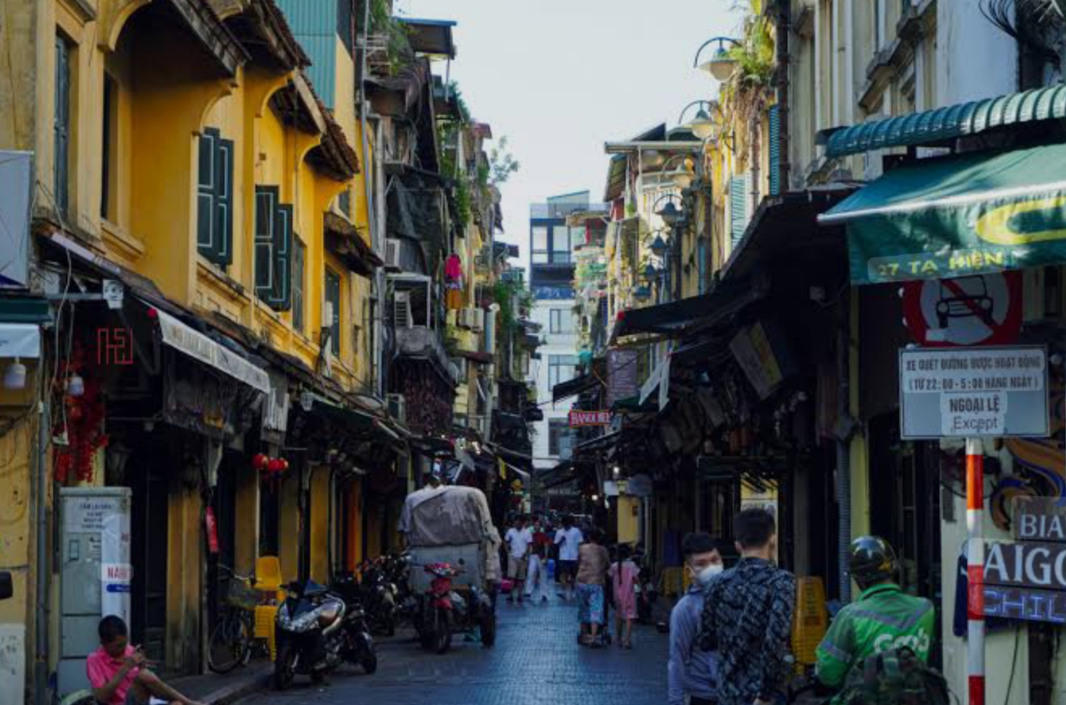 TẠ HIỆN – LINH HỒN PHỐ CỔ, CÁI RỐN PHỐ TÂY Không phải ngẫu nhiên Tạ Hiện luôn được gọi là trái tim của phố cổ Hà Nội