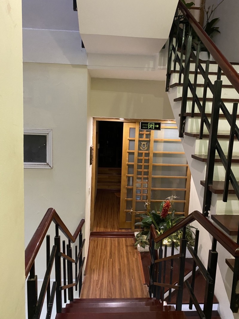 Bán nhà phố Thái Hà Đống Đa kinh doanh ô tô 50 tỷ. Ô tồ tránh nhau