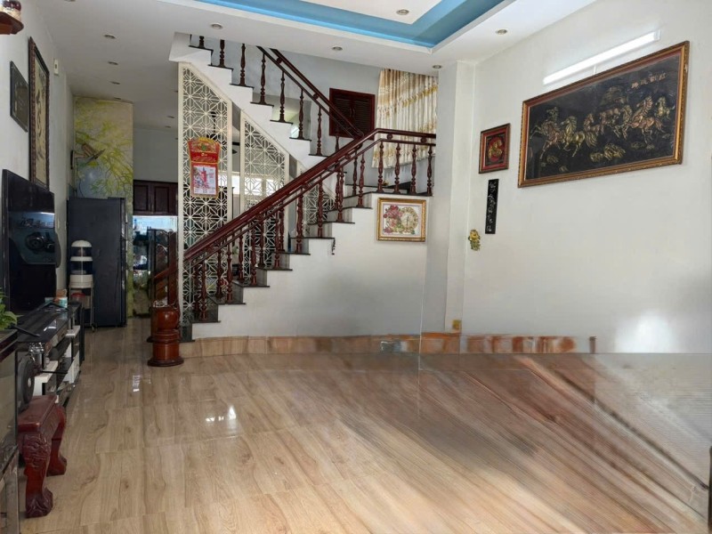 Bán nhà 3 tầng 61m2, đường Số 6, Linh Xuân, Thủ Đức, TP HCM, giá 5,45 tỷ, sổ hồng, thuận tiện sinh sống. Gọi