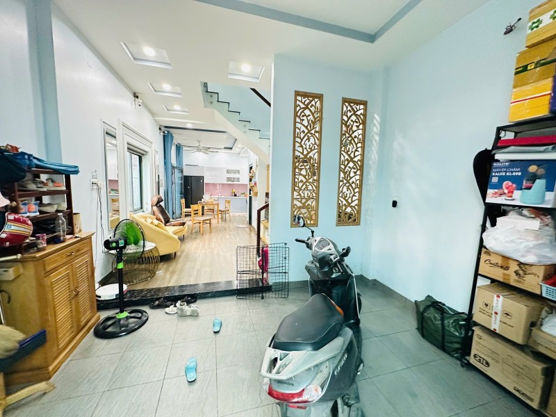 Bán nhà 3 tầng, DT 75m2, Số 7, Linh Trung, Thủ Đức, TP HCM giá 7,89 tỷ, sổ hồng. Liên hệ: 0933125879.