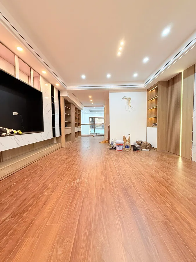 BÁN NHÀ PHÂN LÔ PHỐ GIÁP BÁT – VỈA HÈ RỘNG – Ô TÔ DỪNG ĐỖ – THANG MÁY – NHÀ MỚI 7 TẦNG – 72M² – 28 TỶ