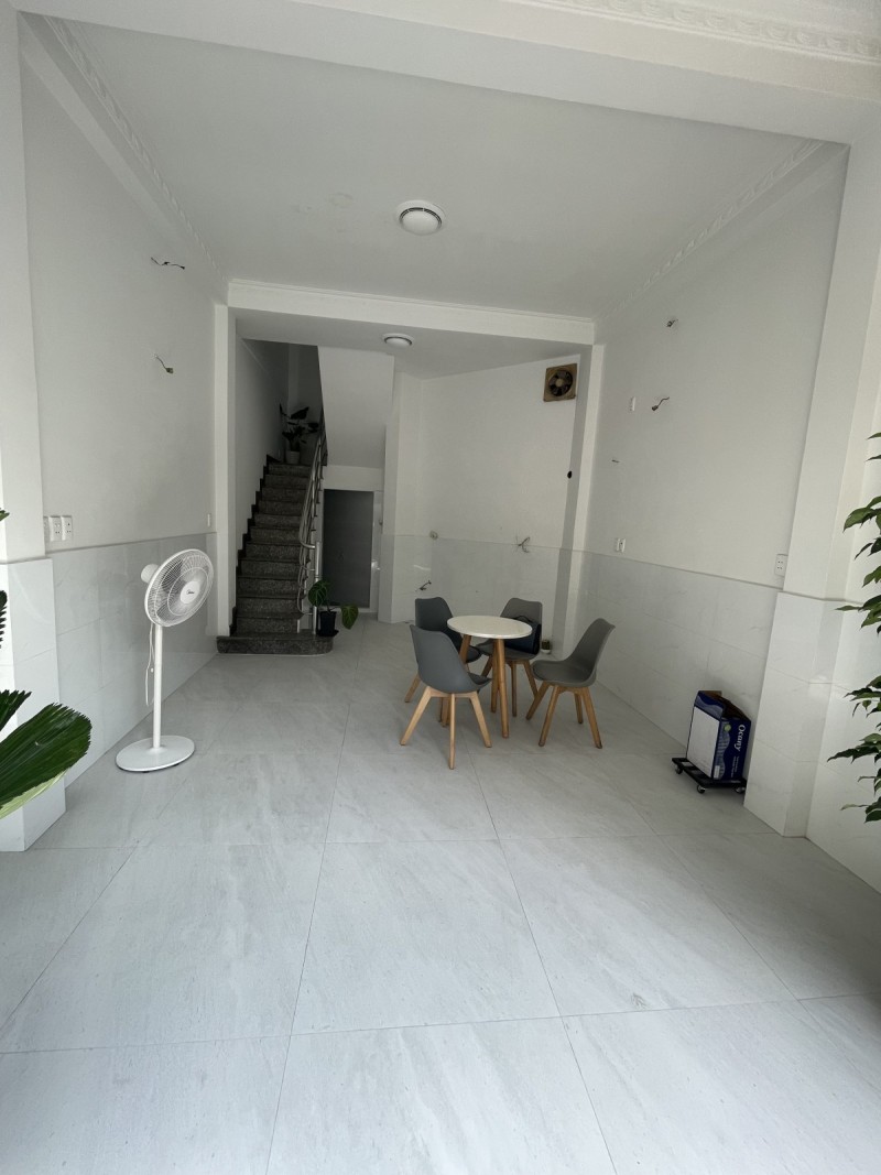 BÁN NHÀ MẶT TIỀN 40M2 4 TẦNG NGANG 4,4M 4 TẦNG DÒNG TIỀN 42T TRƯƠNG HÁN SIÊU Q1 9.9 TỶ