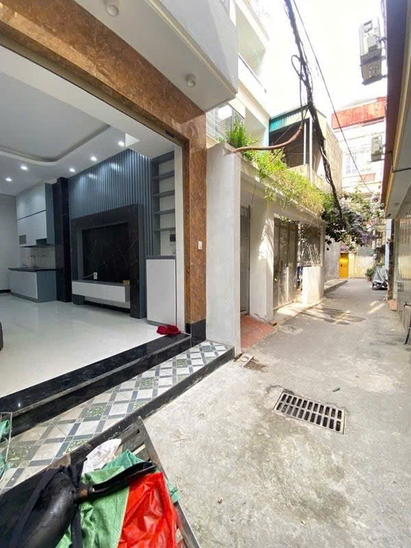 Bán nhà phố Khương Đình – Gần phố, 32m², 6 tầng thang máy, nhà đẹp ở ngay, giá 9 tỷ