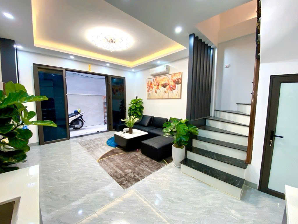 Bán nhà phố Giáp Nhất | Gần phố – 33m², 5 tầng nhà đẹp ở ngay – Giá 9.8 tỷ