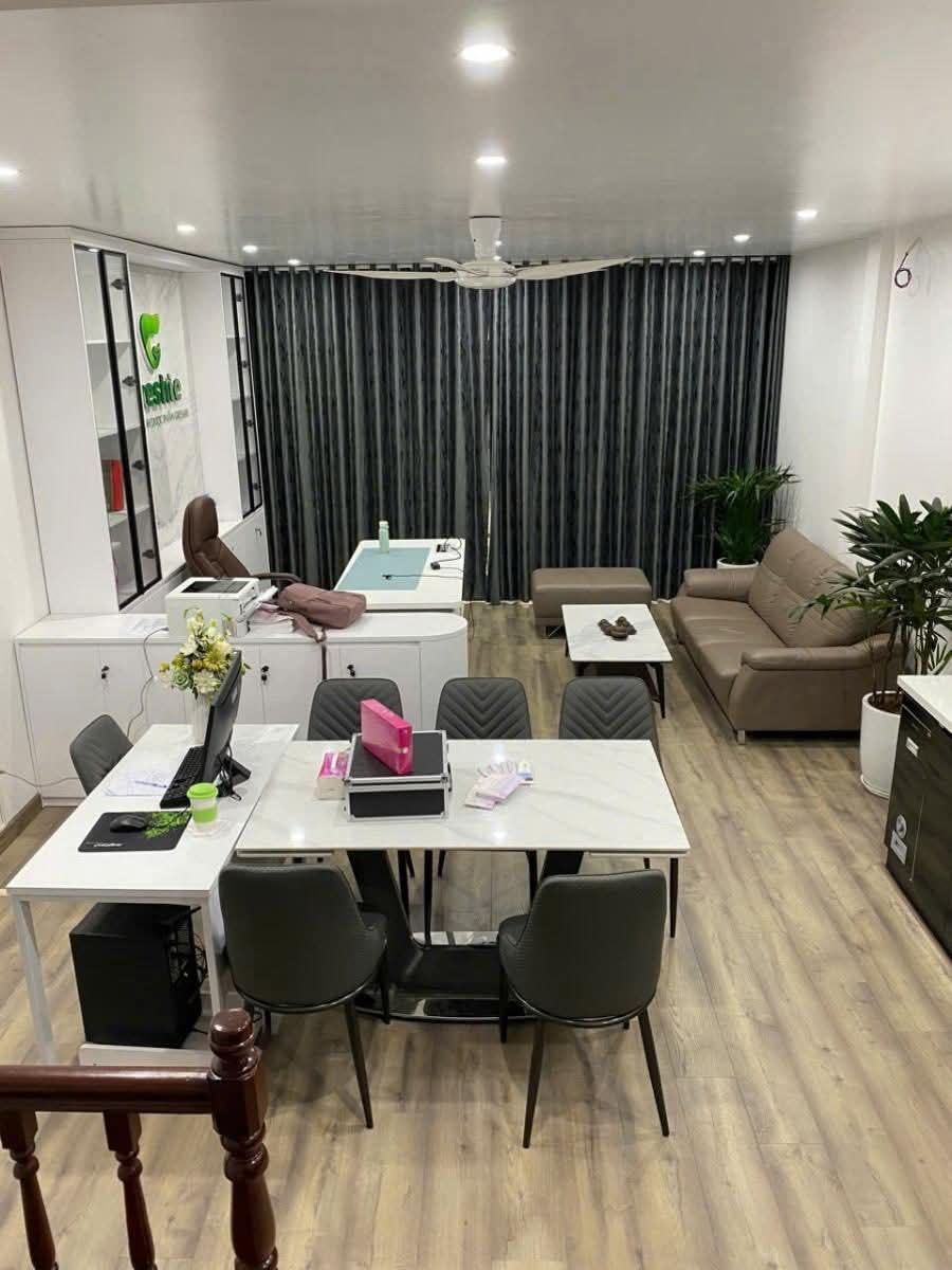 Nhà đẹp lạc long quân 51m2, 5 tầng, mặt tiền 5.1 giá 15,2 tỷ full nội thất