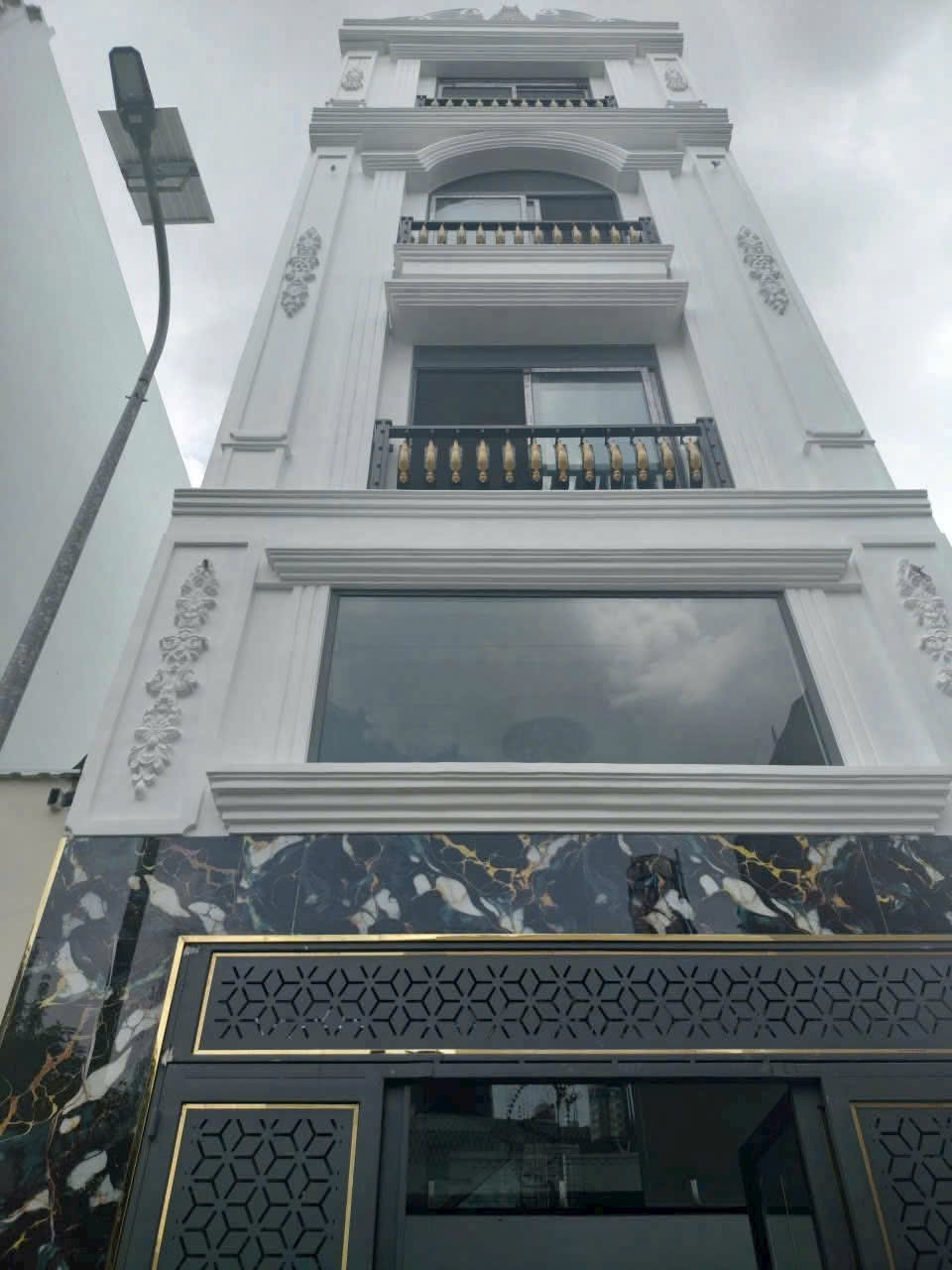 NHÀ 5 TẦNG – KHU PHÂN LÔ ĐỒNG BỘ - QUÁ ĐẸP, GIÁ CŨNG ĐẸP