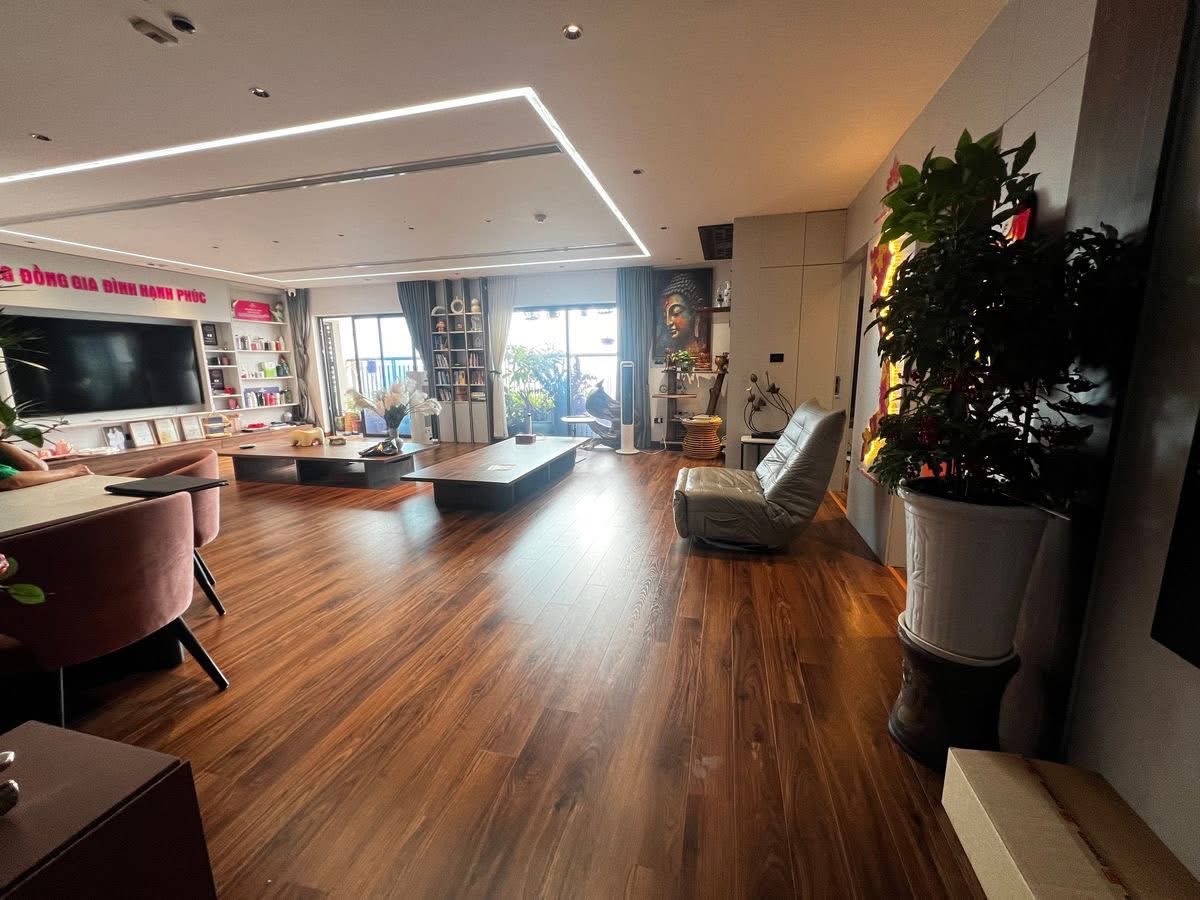 NHÀ PHÂN LÔ- DT 80M- 7 TẦNG- THANG MÁY- GARA Ô TÔ- NGÕ THÔNG- Ở SƯỚNG- PHỐ TRUNG KÍNH.