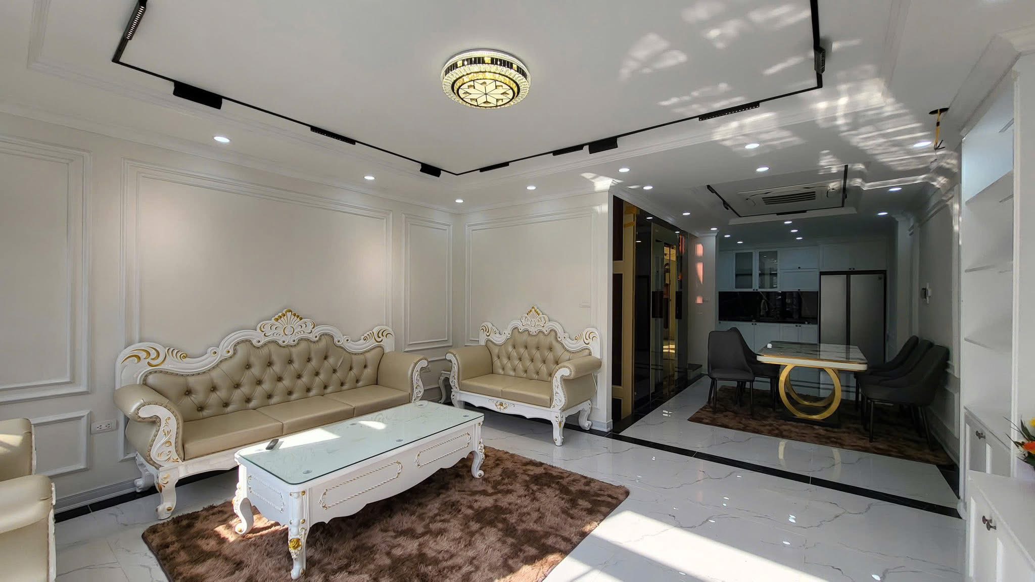 NHÀ PHÂN LÔ- DT 60M- 6 TẦNG- THANG MÁY- NGÕ THÔNG- VỈA HÈ- Ô TÔ TRÁNH- PHỐ NGUYỄN THỊ ĐỊNH