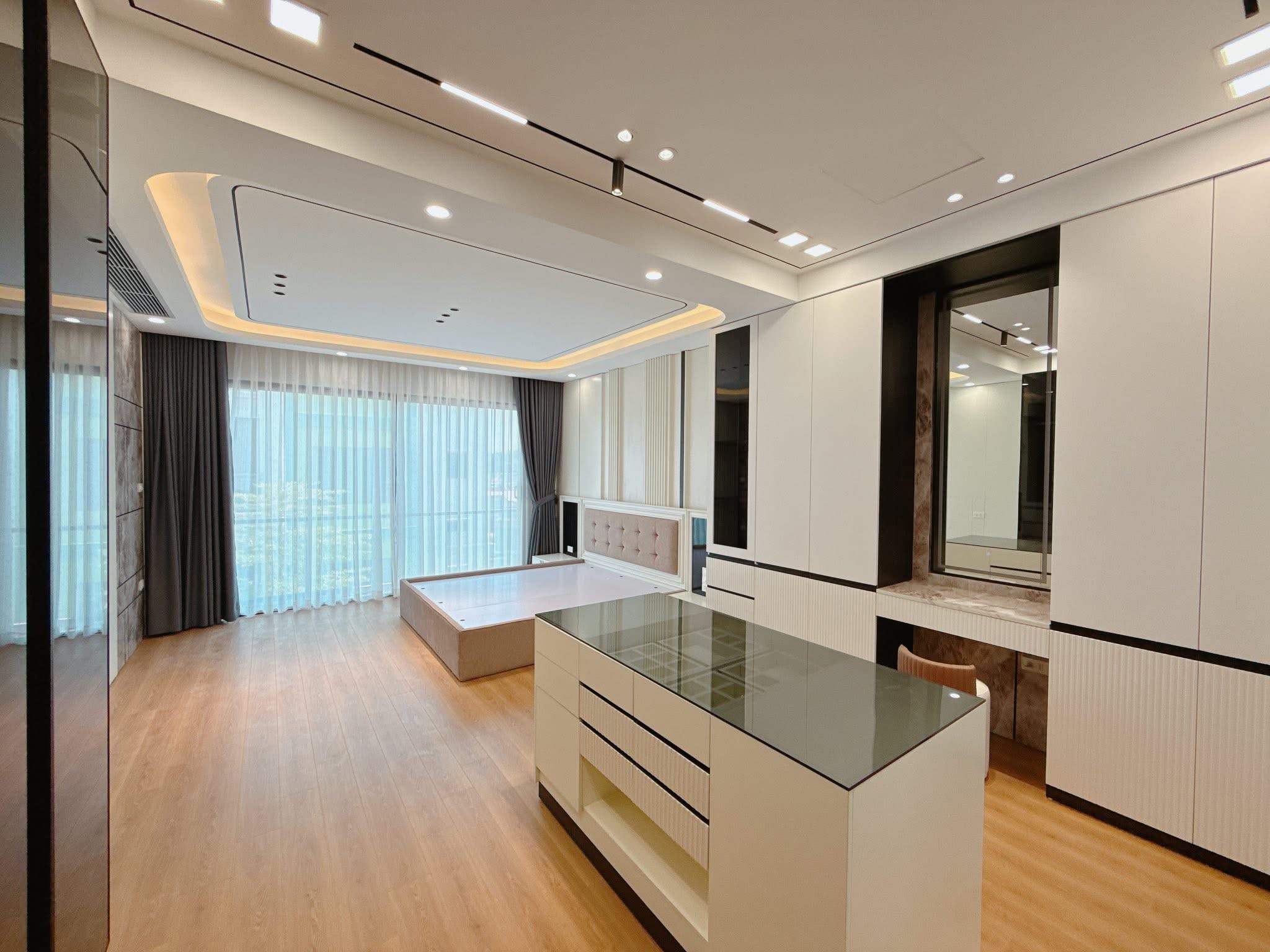 NHÀ PHÂN LÔ- VỊ TRÍ ĐẸP- Ở NGAY- NGÕ THÔNG- VỈA HÈ- Ô TÔ TRÁNH- PHỐ NGUYỄN THỊ ĐỊNH.