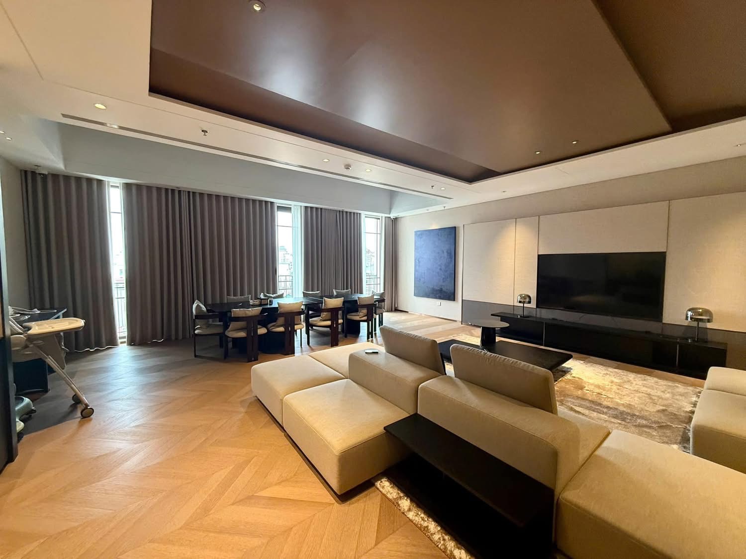 NHÀ PHỐ TRẦN DUY HƯNG- NGÕ THÔNG- SÁT PHỐ- Ở SƯỚNG- THANG MÁY- VỈA HÈ- Ô TÔ TRÁNH.