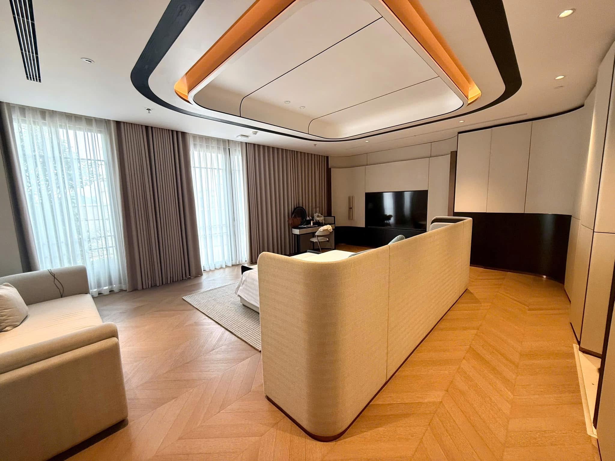 NHÀ LÔ GÓC- 3 THOÁNG- VỪA Ở VỪA KINH DOANH- NGÕ THÔNG- VỈA HÈ- Ô TÔ TRÁNH- PHỐ TRUNG KÍNH.