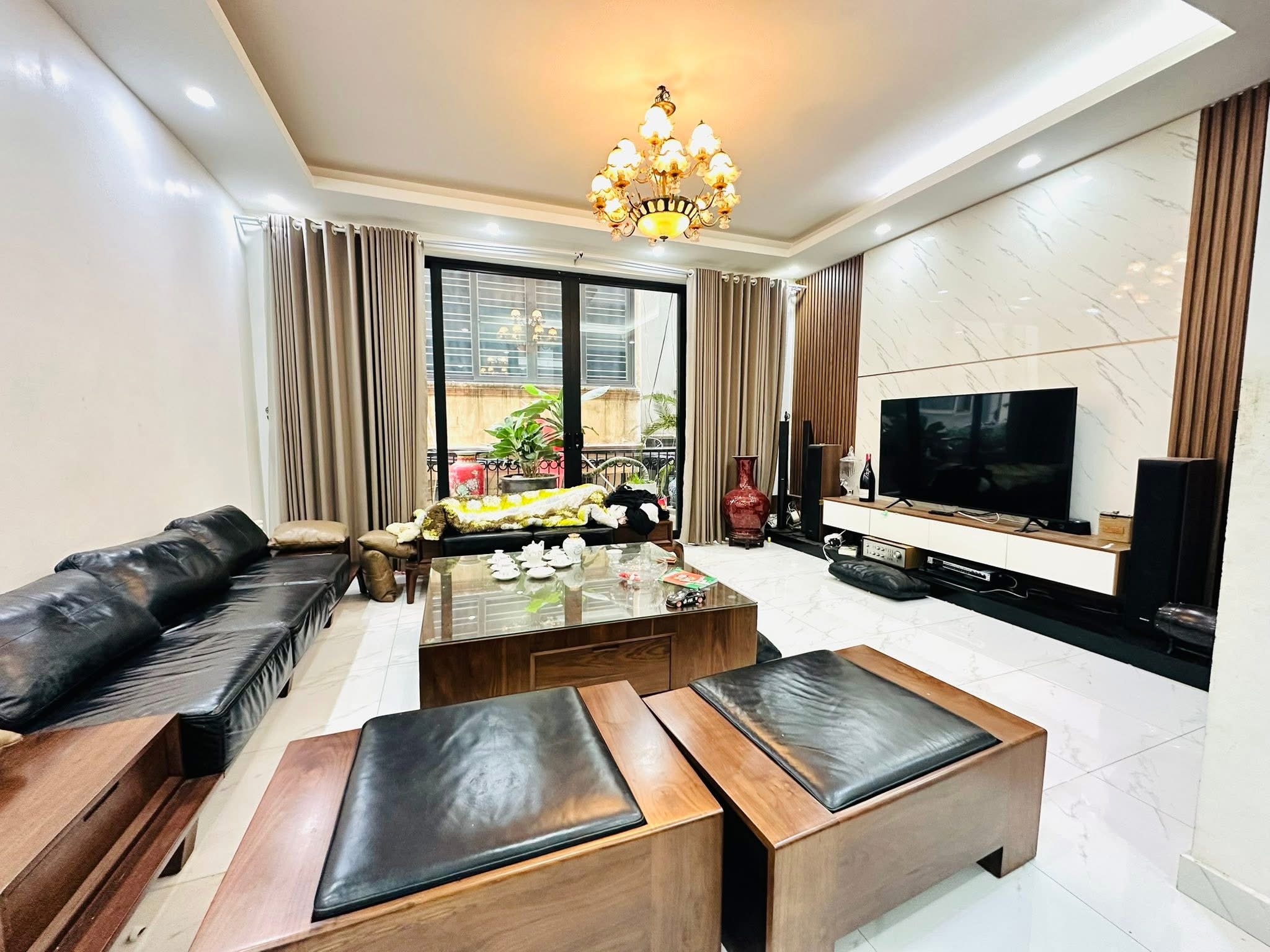 NHÀ MT TO- VỊ TRÍ ĐẸP- VỪA Ở VỪA KINH DOANH- VỈA HÈ- Ô TÔ TRÁNH- PHỐ VŨ PHẠM HÀM.