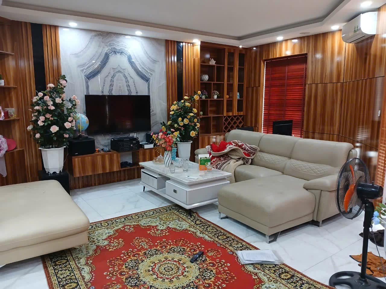 BÁN NHÀ DT 90M- PHÂN LÔ- PHỐ TRẦN KIM XUYẾN- VỈA HÈ- Ô TÔ TRÁNH- 2 THOÁNG- Ở NGAY.