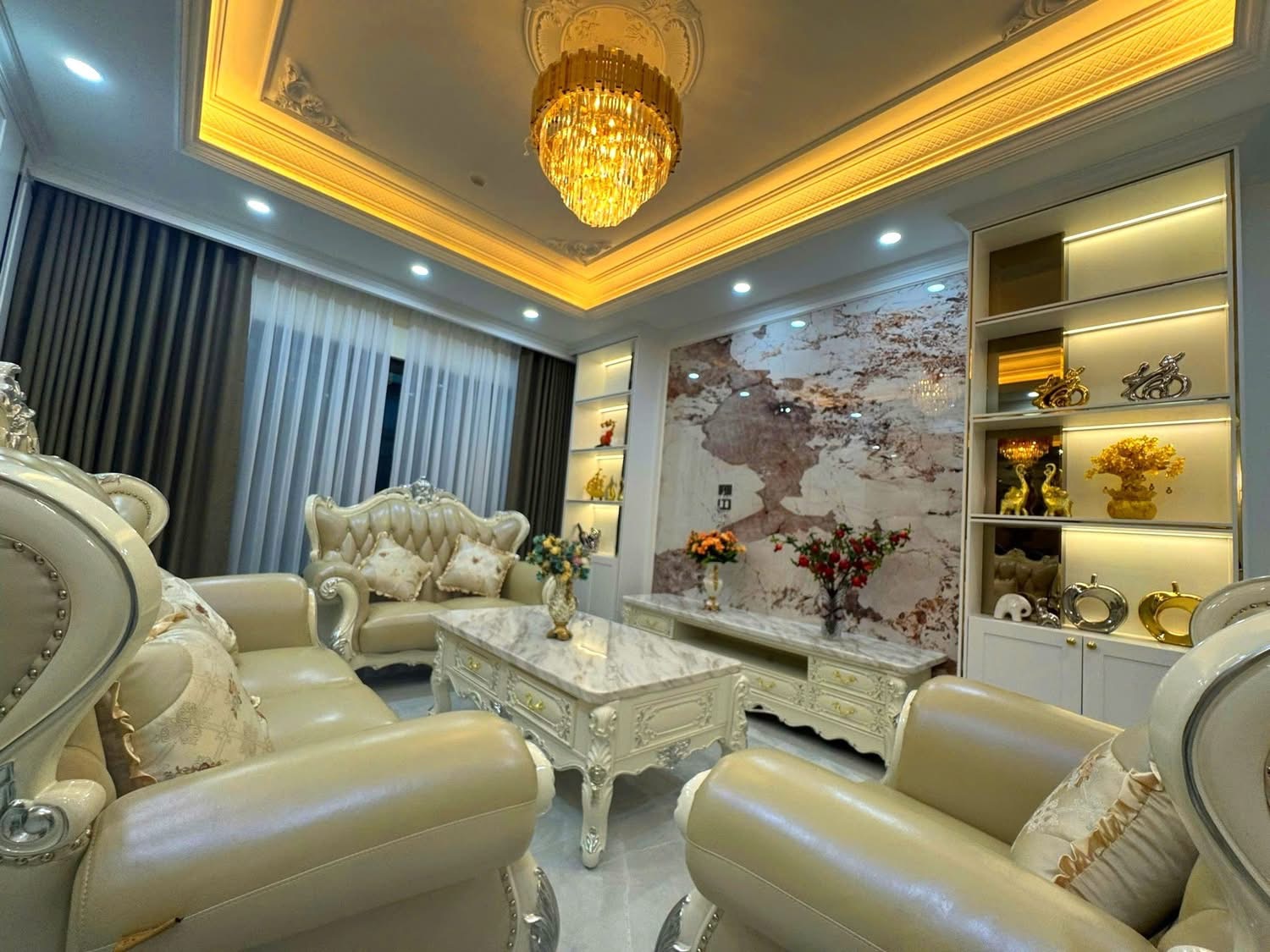 NHÀ ĐẸP- 7 TẦNG- THANG MÁY- 2 THOÁNG- NỘI THẤT XỊN- GARA Ô TÔ- PHỐ TRUNG KÍNH TO.