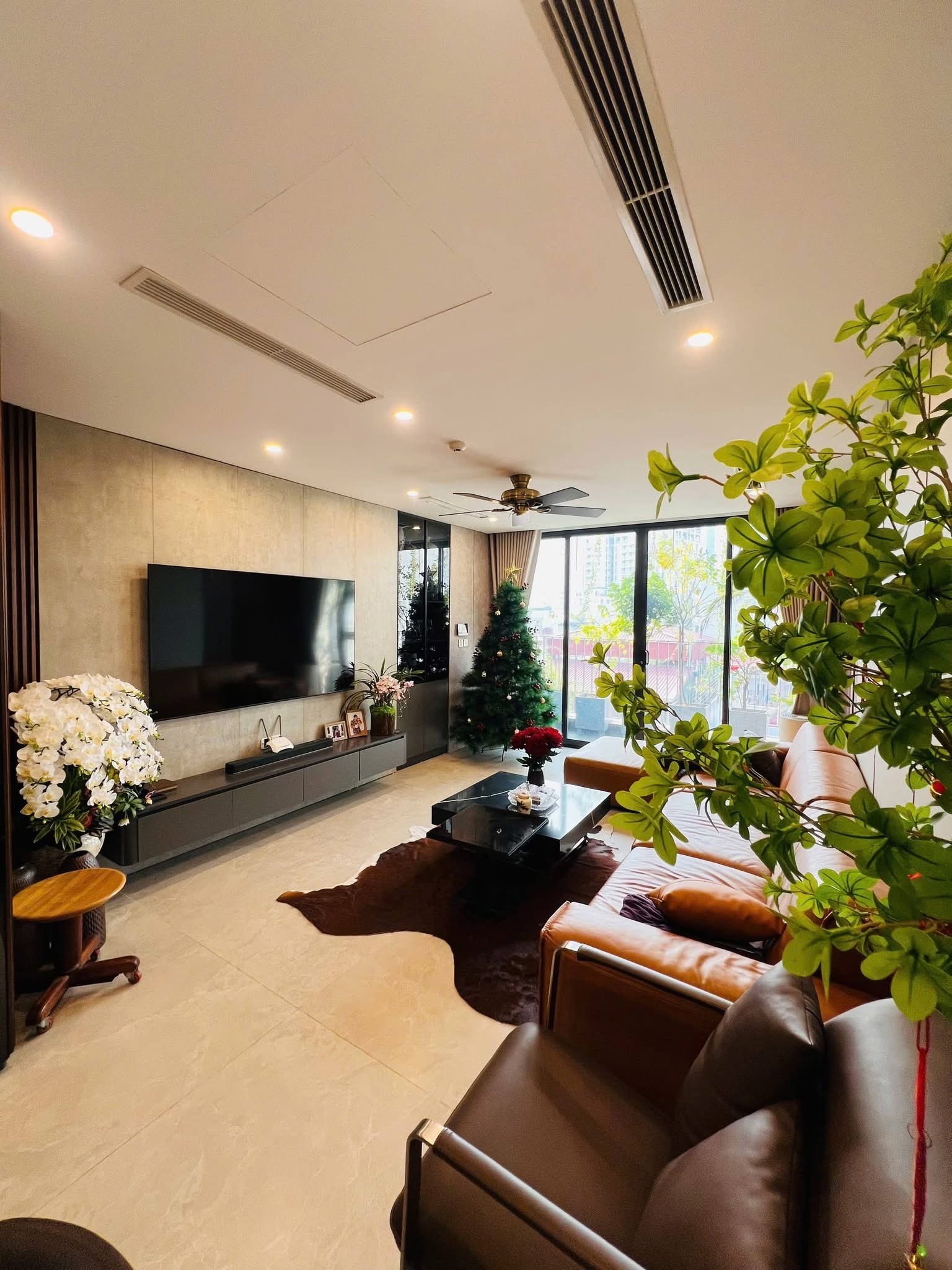 NHÀ ĐẸP- Ở SƯỚNG- THÔNG SÀN- THANG MÁY- NGÕ THÔNG- GARA Ô TÔ- PHỐ MẠC THÁI TỔ.