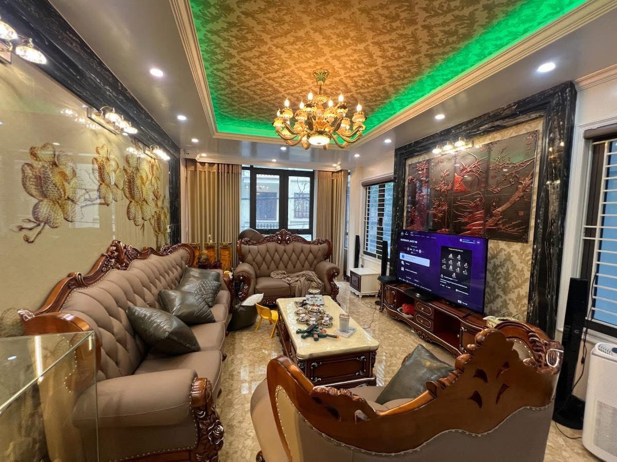 NHÀ PHÂN LÔ- Ở NGAY- DT 55M- 7 TẦNG- THANG MÁY- THÔNG SÀN- GARA Ô TÔ- PHỐ TRẦN KIM XUYẾN.