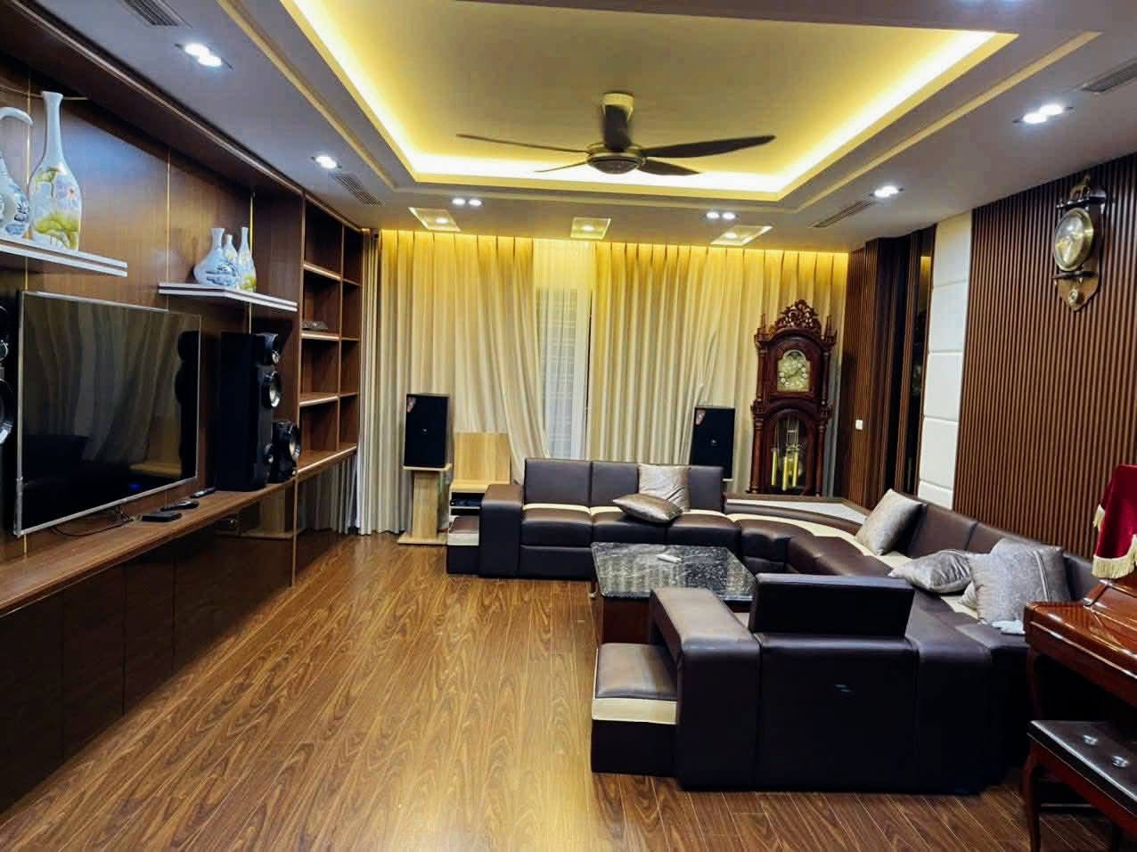 NHÀ PHÂN LÔ- PHỐ HOÀNG NGÂN- MT TO- NGÕ THÔNG- VỈA HÈ- Ô TÔ TRÁNH- KINH DOANH ĐỈNH.