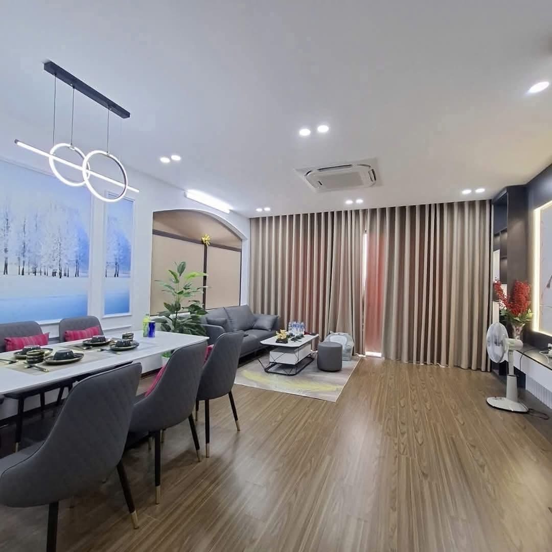 NHÀ ĐẸP- Ở SƯỚNG- 7 TẦNG- 2 THOÁNG- THANG MÁY- VỈA HÈ- Ô TÔ TRÁNH- PHỐ TRẦN KIM XUYẾN.