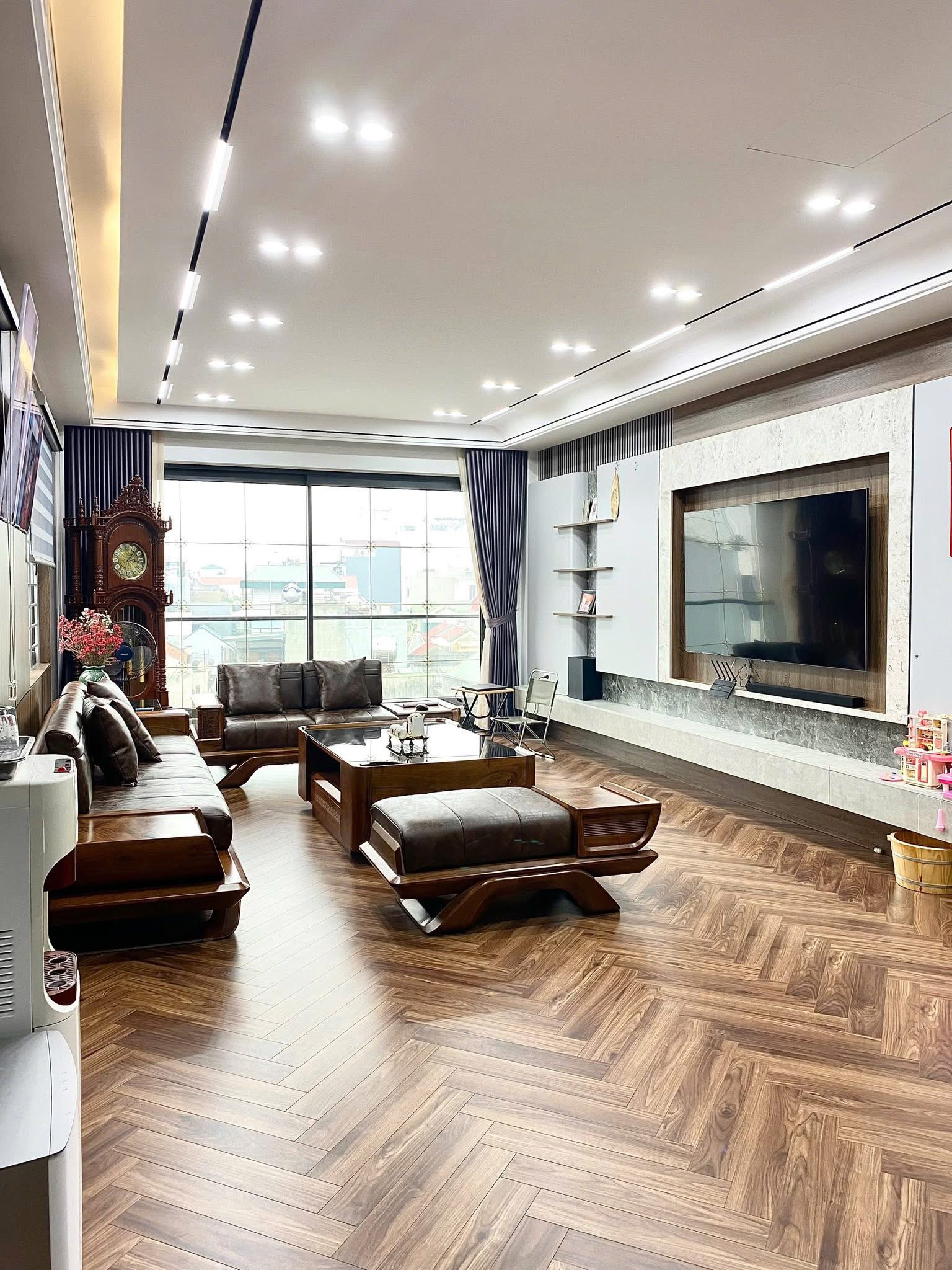 NHÀ ĐẸP - DT 72M- 8 TẦNG- THANG MÁY- THÔNG SÀN- Ở SƯỚNG- GARA Ô TÔ- PHỐ TRUNG HOÀ.