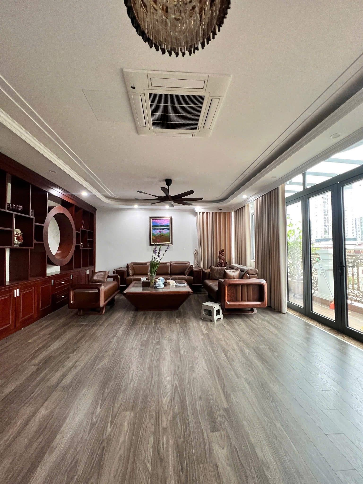 NHÀ VỊ TRÍ ĐẸP- DT 61M- MT 5M-NGÕ THÔNG THẲNG- VỈA HÈ- Ô TÔ TRÁNH- PHỐ ĐỖ QUANG.