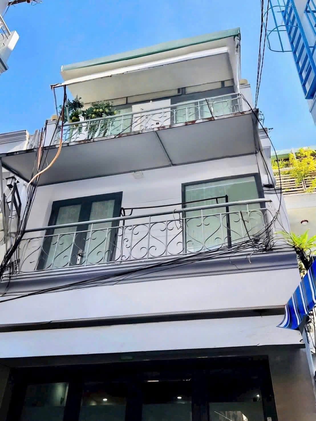 Nhà hẻm xe hơi Huỳnh Văn Bánh – Thông Lê Văn Sỹ - 4x7m - 3 tầng - khu an ninh – 5.45 tỷ