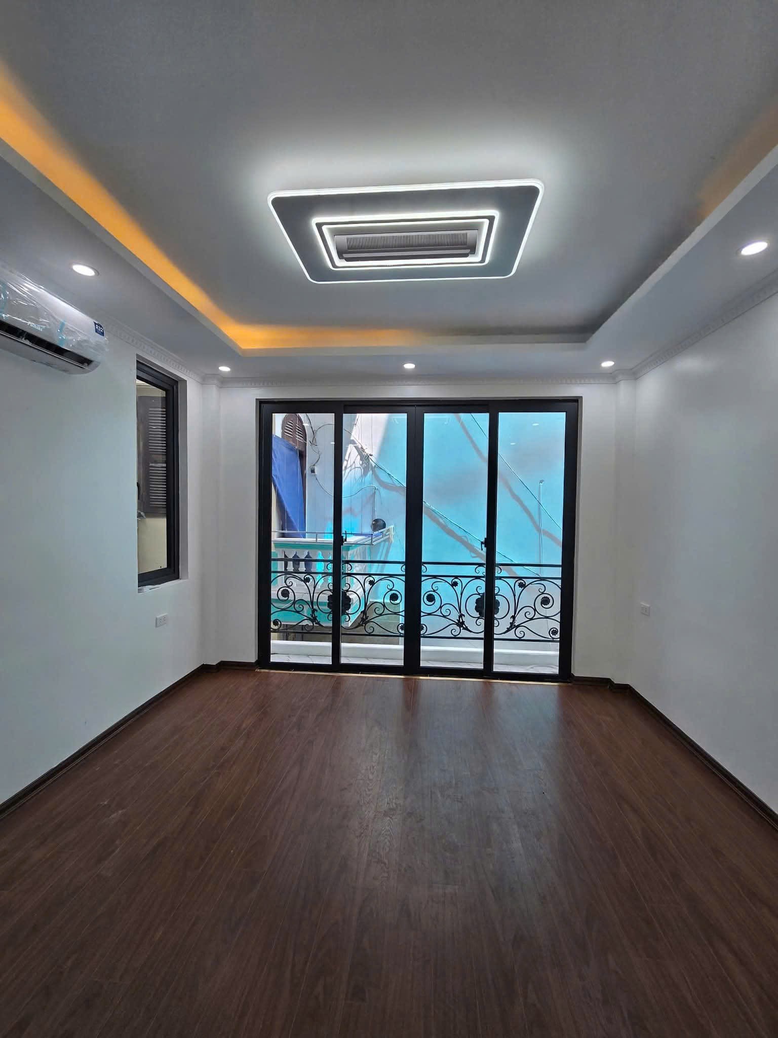 NGÕ PHỐ - LẠC LONG QUÂN ĐẸP BẬC NHẤT TÂY HỒ -Ô TÔ- KINH DOANH- NHÀ MẶT NGÕ THÔNG TỨ BỀ - THÍCH HỢP VỪA KINH DOANH , Ở VÀ CHO THUÊ