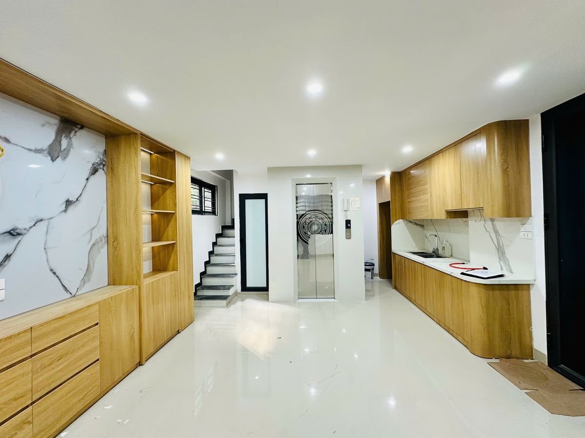 NHÀ ĐẸP LUNG LINH - BẢY TẦNG THANG MÁY - HAI NGÕ TRƯỚC SAU - TRUNG TÂM ĐỐNG ĐA - NỘI THẤT SANG XỊN -