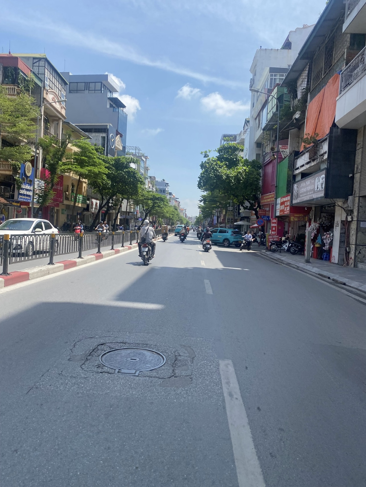 BÁN NHÀ MẶT PHỐ TÔN ĐỨC THẮNG ĐOẠN ĐẸP NHẤT, VỈ HÈ RỘNG, KINH DOANH TẤP NẬP. VỪA Ỏ HOẶC CHO THUÊ ĐỀU CÓ DÒNG TIỀN ỔN ĐỊNH.