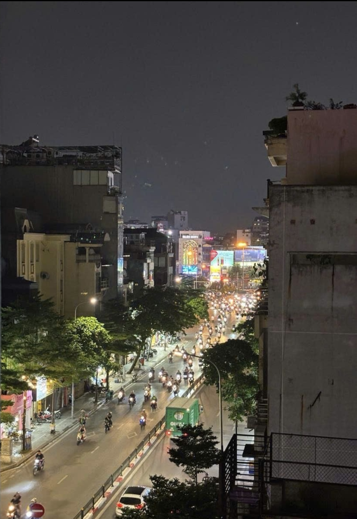 Tâm Đống Đa lô góc 1 mặt phố, 1 mặt ngõ kinh doanh cực đỉnh. + Vị trí cực đẹp, đẹp nhất phố vỉa hè rộng thoáng kinh doanh tốt.Giao thông thuận tiện,