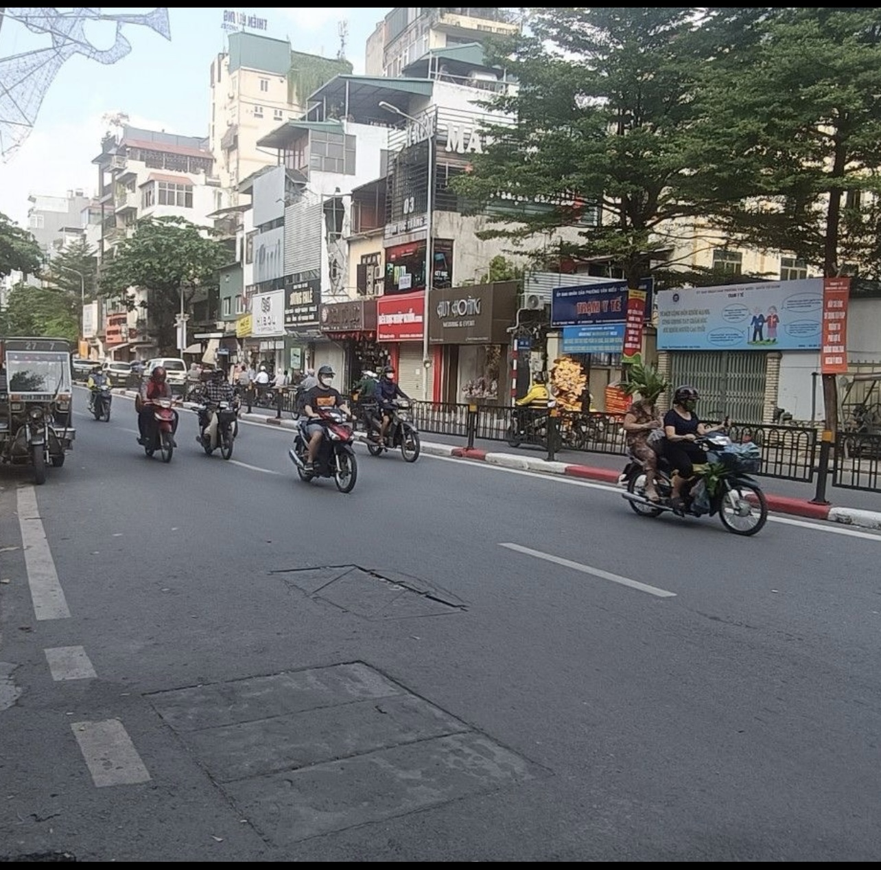 BÁN NHÀ MẶT PHỐ TÔN ĐỨC THẮNG-KINH DOANH BẤT CHẤP MỌI LOẠI HÌNH-GẦN VĂN MIẾU QUỐC TỬ GIÁM-GẦN LĂNG BÁC