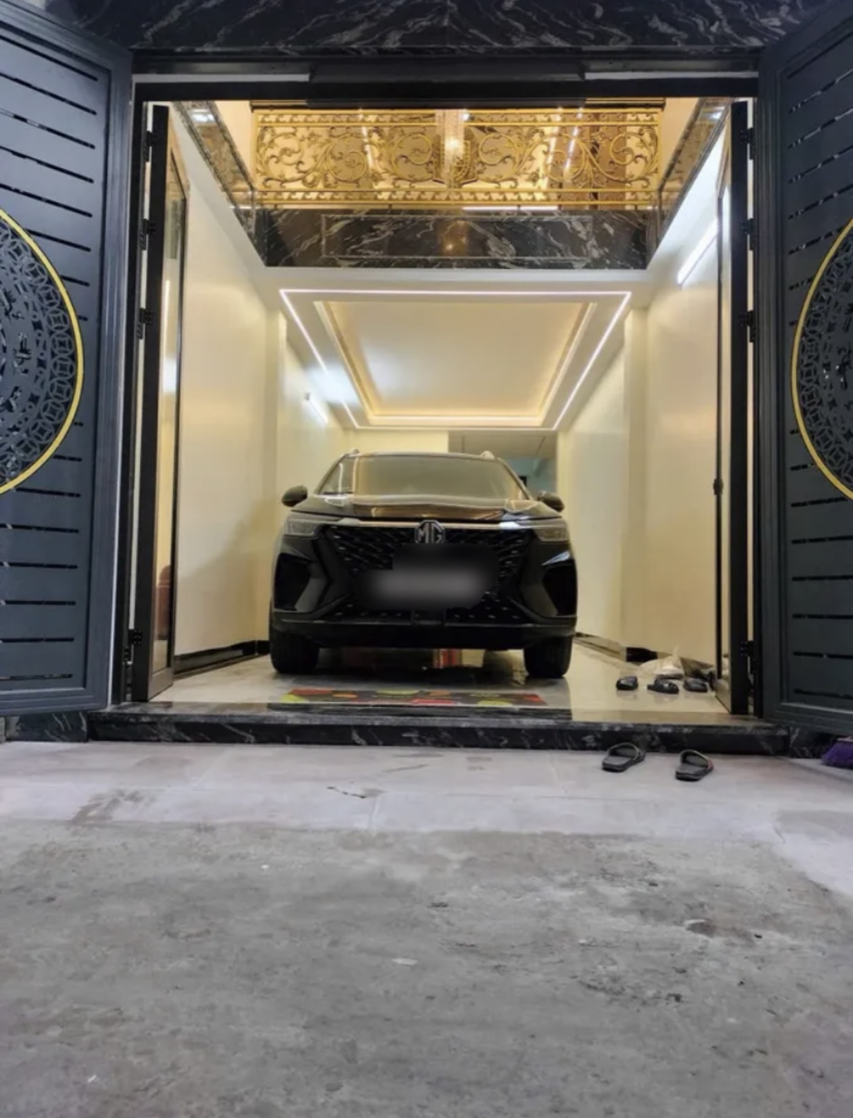 7 tầng- Thang máy- Hộ khẩu Đống Đa giáp Cầu Giấy- Oto ngủ trong nhà