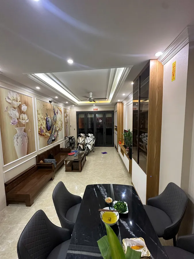 Gần Time city- Ngõ thông khắp ngả- Nhà đẹp ở luôn- Xung quanh vô vàn tiện í h