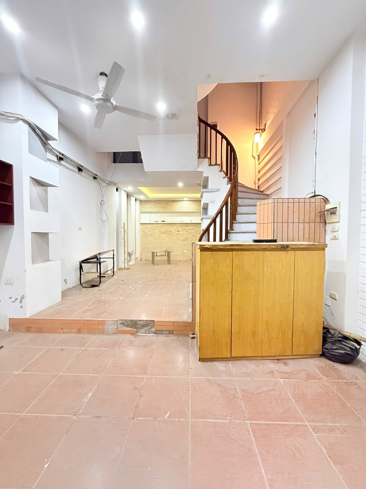 Linh Đàm- Nhà đẹp dân xây, chắc chắn- Oto đỗ cổng- Vừa ở vừa đầu tư tiềm năng sinh lời cao