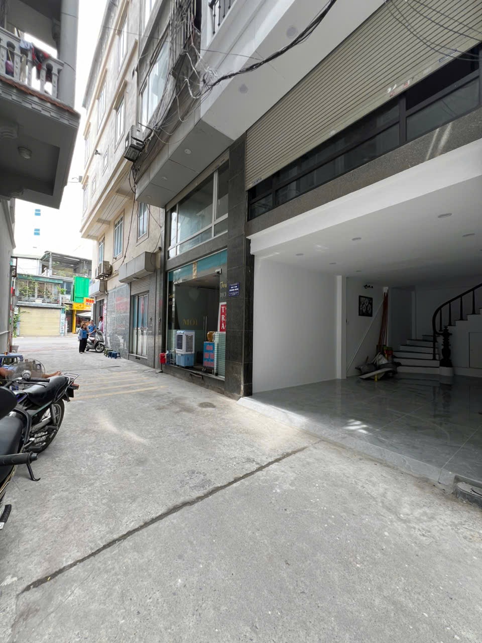 BÁN NHÀ 5TẦNG MỚI KÍNH KOONG ĐỨC GIANG LONG BIÊN - KINH DOANH - ÔTÔ VÀO NHÀ - CÁCH 1 NHÀ RA MẶT PHỐ