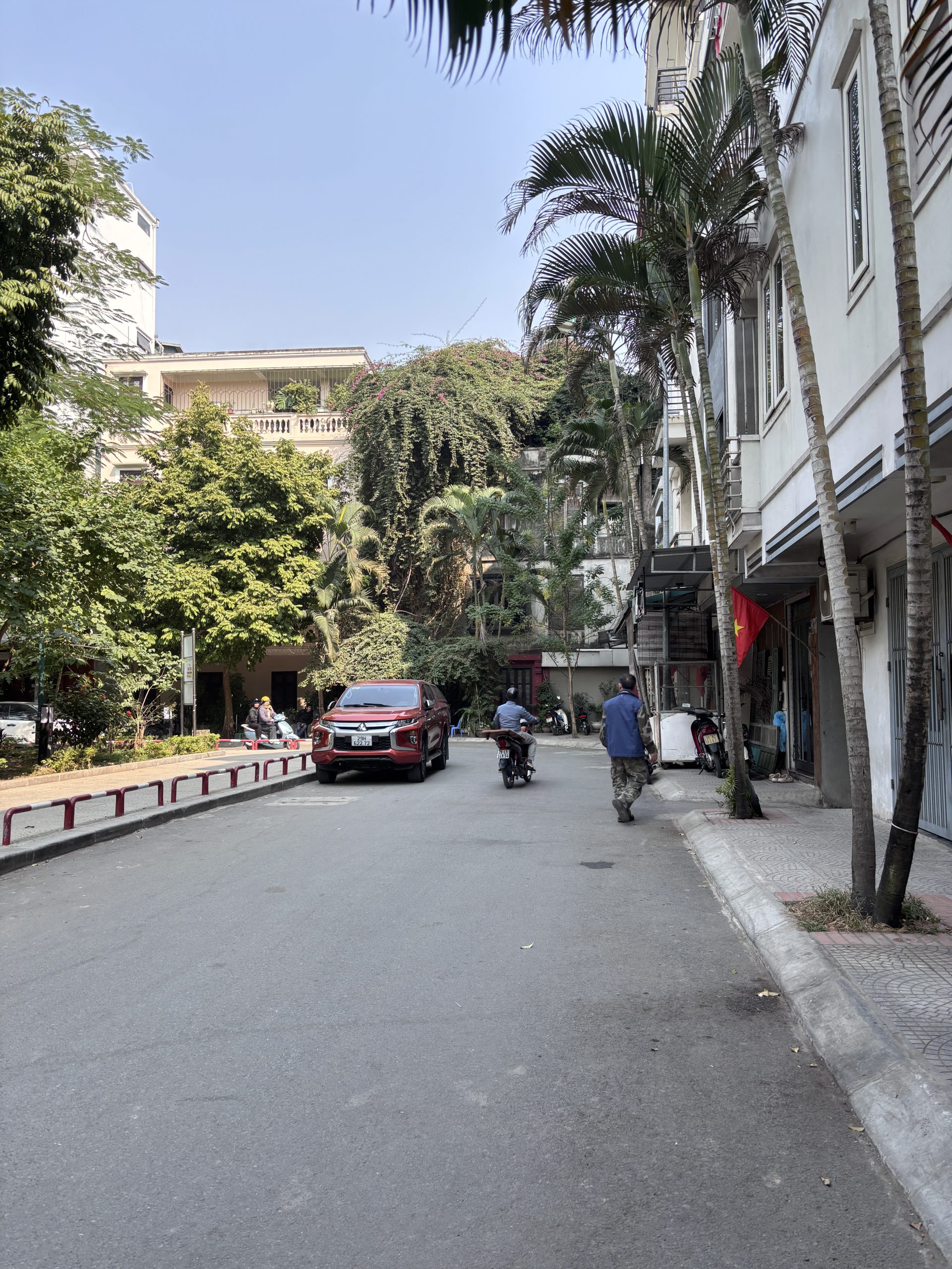 BÁN NHÀ PHÂN LÔ NGUYỄN LƯƠNG BẰNG ĐỐNG ĐA - 30M 5T MT 6.5M - VỈA HÈ OTO TRÁNH KINH DOANH VIEW VƯỜN HOA 1/6