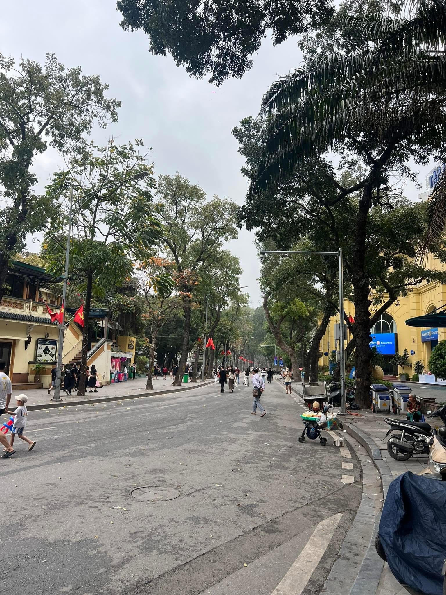 BÁN CĂN HỘ TẬP THỂ LÊ THÁI TỔ HOÀN KIẾM - 90M 3PN - VIEW HỒ GƯƠM SĐCC CỰC HIẾM