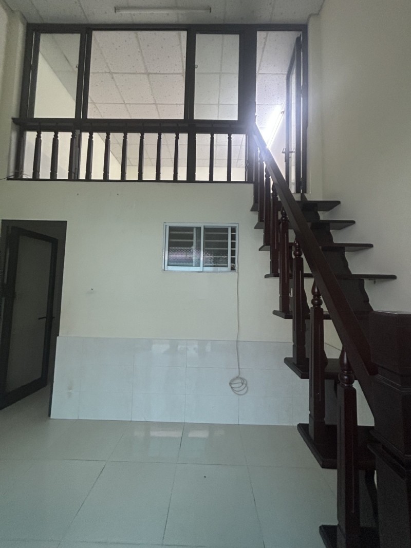 ♣ Nhà Kiệt rộng sát Quảng Trường 2/9, Bãi Đậu Ô tô và bước, 42m2, mê lửng, 3.xx tỷ