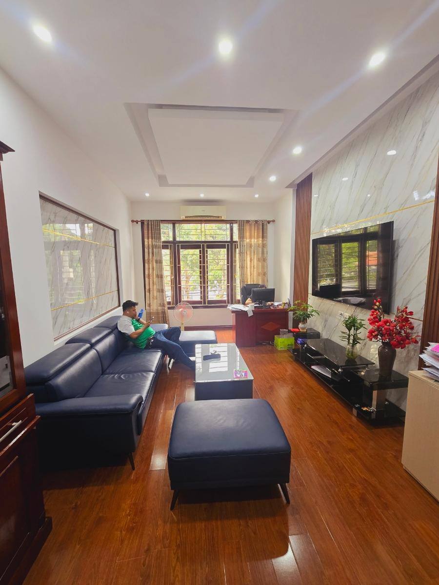 Trung tâm Cầu Giấy- 70m2 5T, mặt ngõ kinh doanh, ô chờ thang máy- gara ôt ô - gần công viên