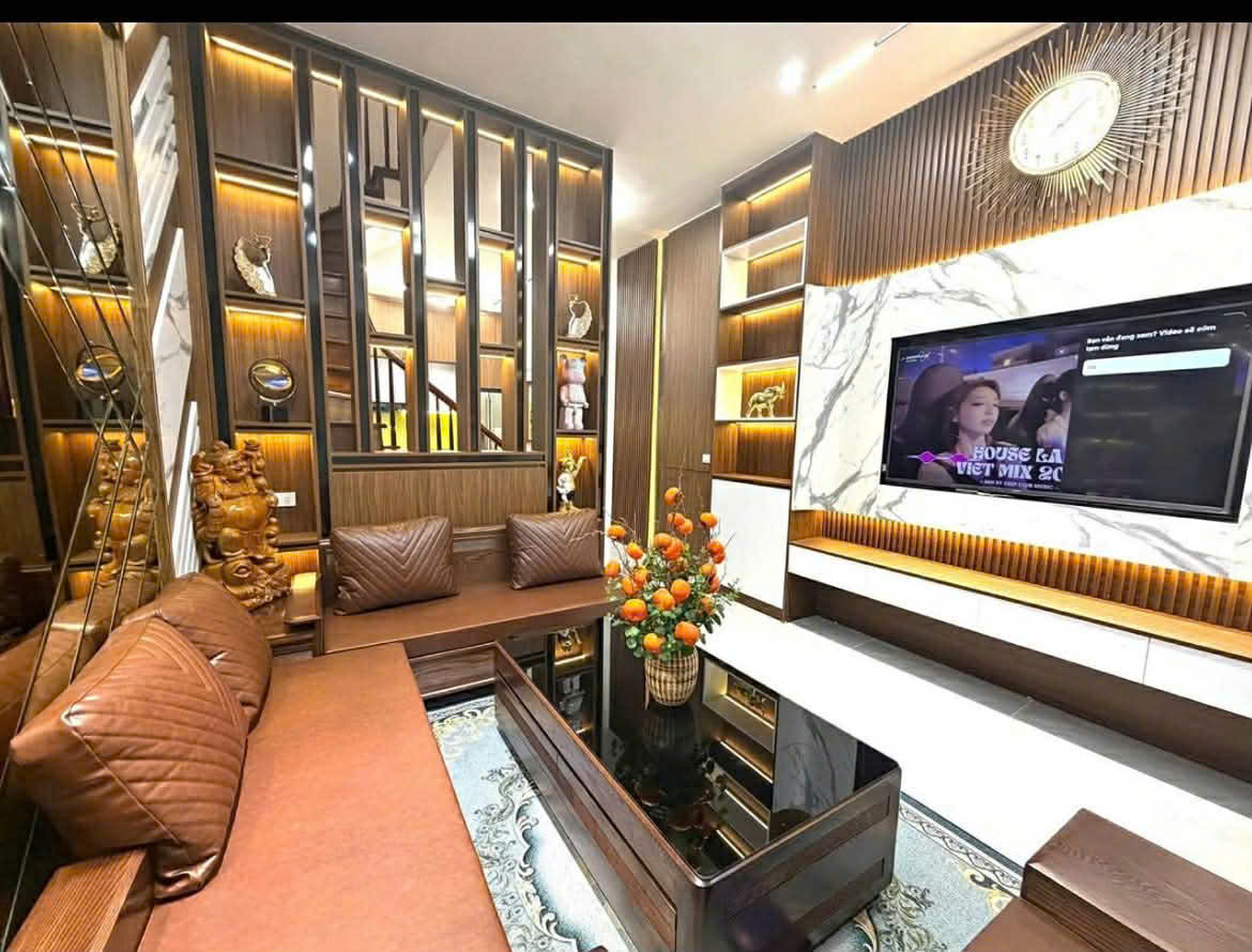 PHỐ TRƯỜNG CHINH , Ở Ngay, gần phố 43m, ,6T, Giá chỉ 9,5 tỷ CHỦ HẠ GIÁ 500 TRIỆU – cơ hội cực tốt cho nhà đầu tư.