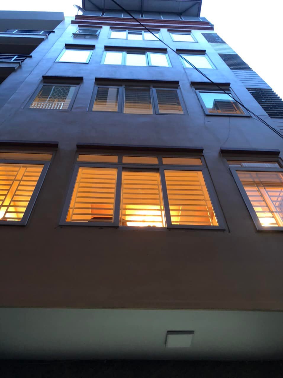 Bán nhà mặt phố Lạc Chính, quận Ba Đình, vị trí rất đẹp, 60m2, mặt tiền 4m, 5 tầng đẹp, hiện đại