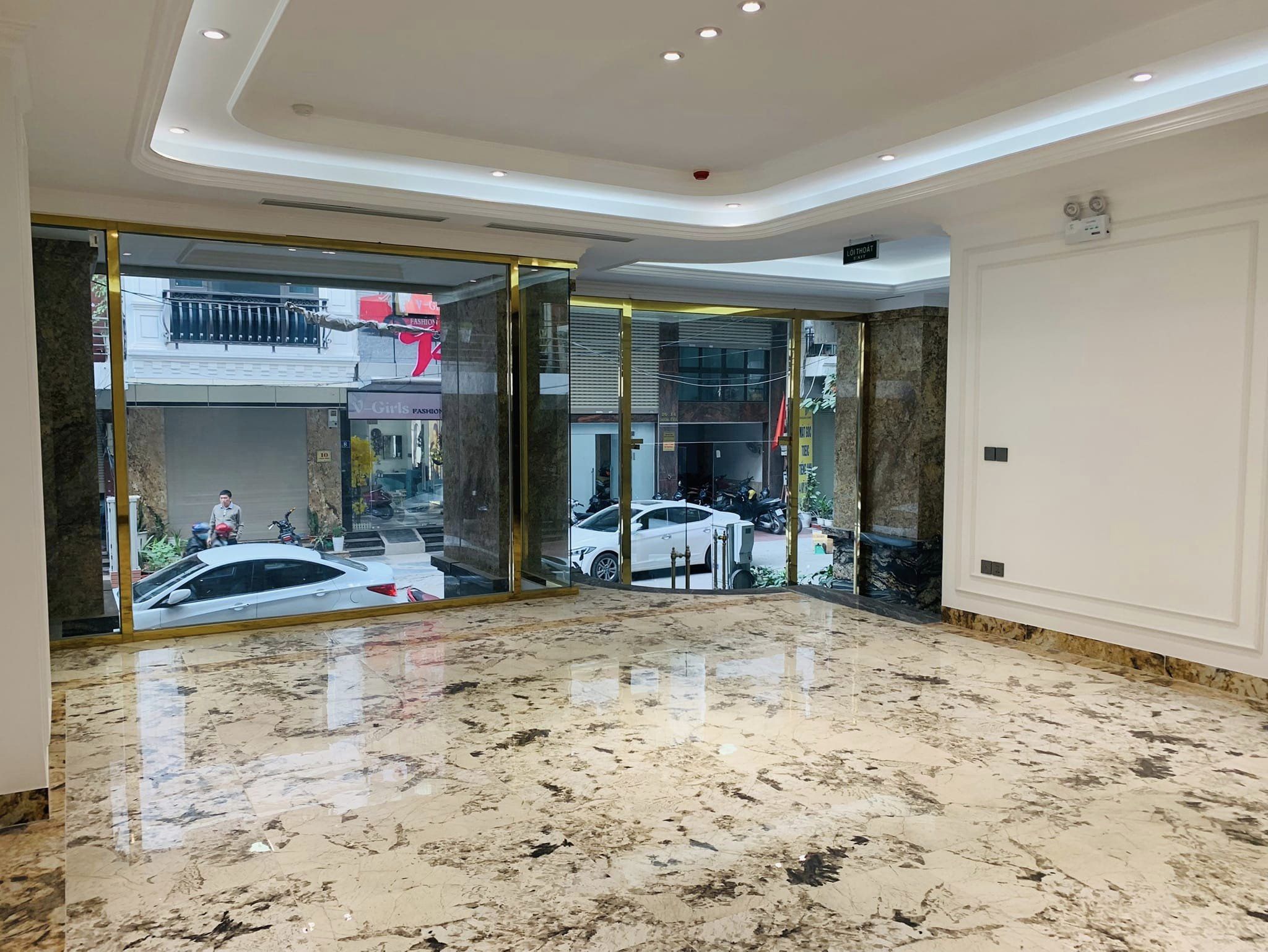 Bán nhà mặt phố quận Hoàn Kiếm, phố Thuốc Bắc, 98m, 5 tầng, mặt tiền 10m, vị trí thuận lợi kinh doanh, dòng tiền cao.