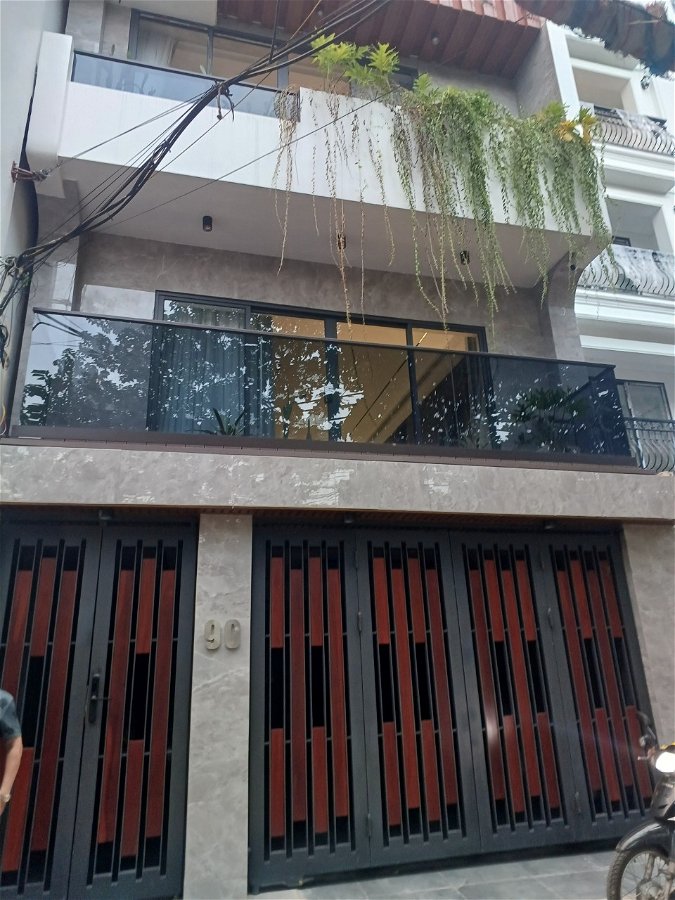 Bán nhà mặt phố Trúc Bạch, quận Ba Đình, vị trí đắc địa, 50m2, mặt tiền 6m, 5 tầng đẹp.