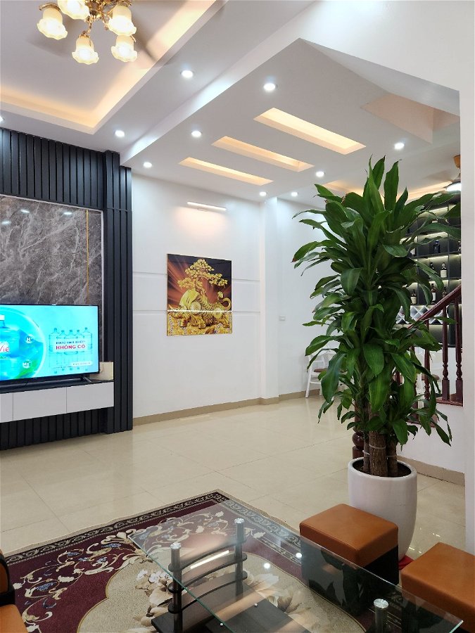 Bán nhà ngõ Văn Cao, quận Ba Đình, gần đường ô tô, ngõ thẳng, rộng, thoáng sáng, 58m, mặt tiền 5m, 5 tầng đẹp, hiện đại.